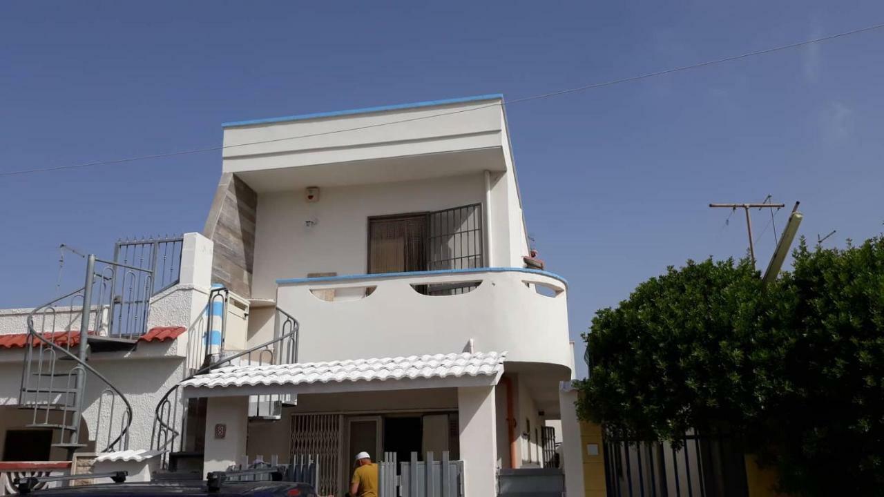 Villino Celeste Fronte Spiaggia Torre Lapillo Buitenkant foto