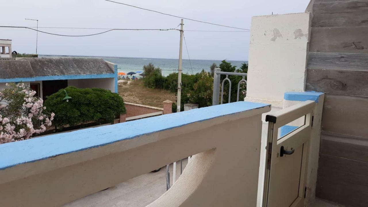 Villino Celeste Fronte Spiaggia Torre Lapillo Buitenkant foto