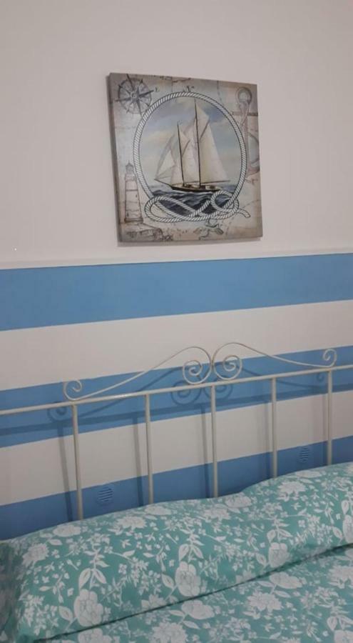 Villino Celeste Fronte Spiaggia Torre Lapillo Buitenkant foto