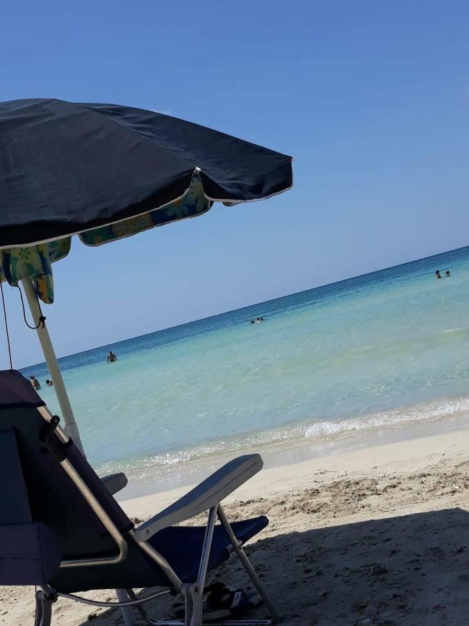 Villino Celeste Fronte Spiaggia Torre Lapillo Buitenkant foto