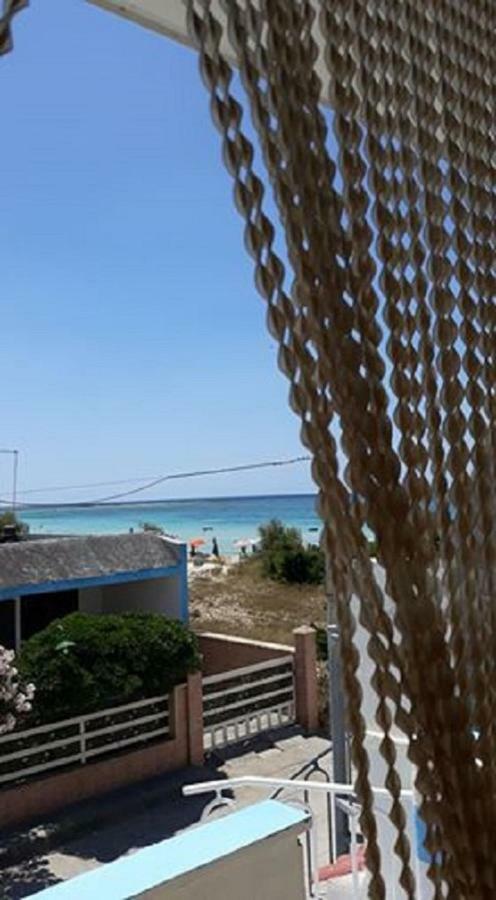 Villino Celeste Fronte Spiaggia Torre Lapillo Buitenkant foto